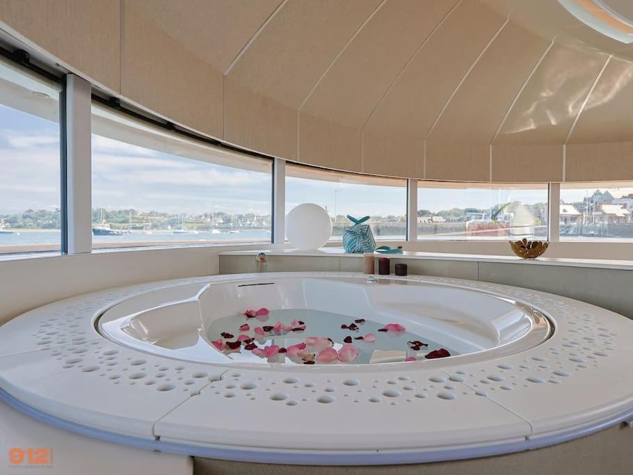 Anthenea Suite Hoteliere Flottante Perros-Guirec Eksteriør billede